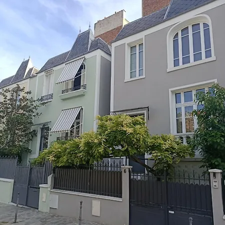 Very Private 1 Living With Sofa Bed 1 Bedroom 1 Bathroom With Toilet 1 Kitchen Pansiyon Paris
