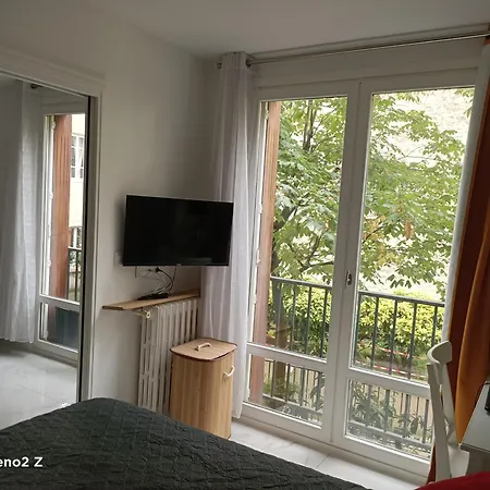 Very Private 1 Living With Sofa Bed 1 Bedroom 1 Bathroom With Toilet 1 Kitchen *