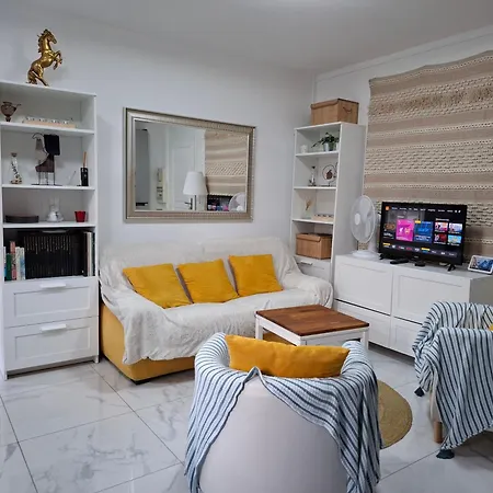 Very Private 1 Living With Sofa Bed 1 Bedroom 1 Bathroom With Toilet 1 Kitchen Paris