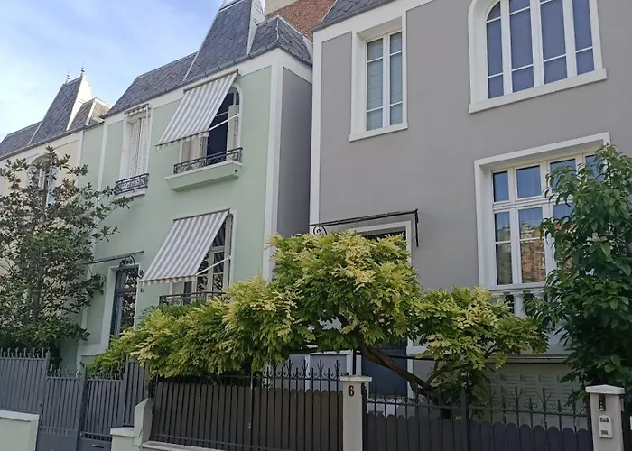 Very Private 1 Living With Sofa Bed 1 Bedroom 1 Bathroom With Toilet 1 Kitchen 홈스테이 파리