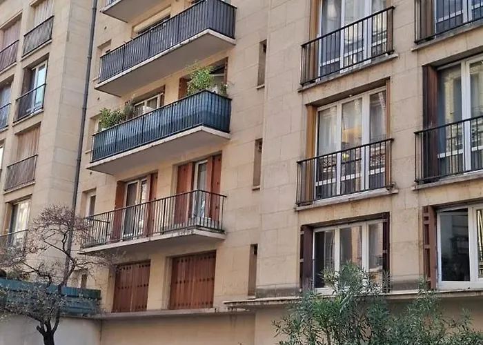 Very Private 1 Living With Sofa Bed 1 Bedroom 1 Bathroom With Toilet 1 Kitchen *