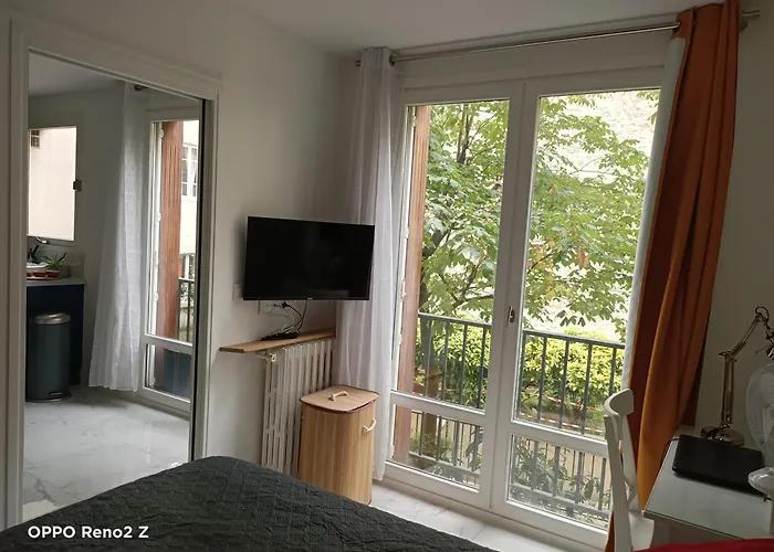 Very Private 1 Living With Sofa Bed 1 Bedroom 1 Bathroom With Toilet 1 Kitchen *