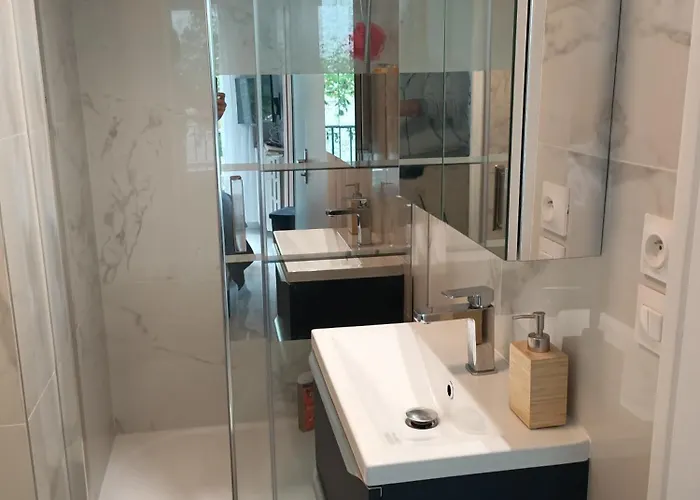 홈스테이 Very Private 1 Living With Sofa Bed 1 Bedroom 1 Bathroom With Toilet 1 Kitchen 파리