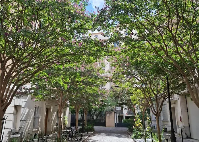 Very Private 1 Living With Sofa Bed 1 Bedroom 1 Bathroom With Toilet 1 Kitchen 홈스테이 *