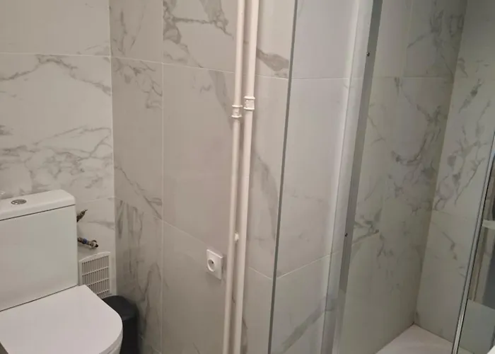 Very Private 1 Living With Sofa Bed 1 Bedroom 1 Bathroom With Toilet 1 Kitchen 홈스테이 *